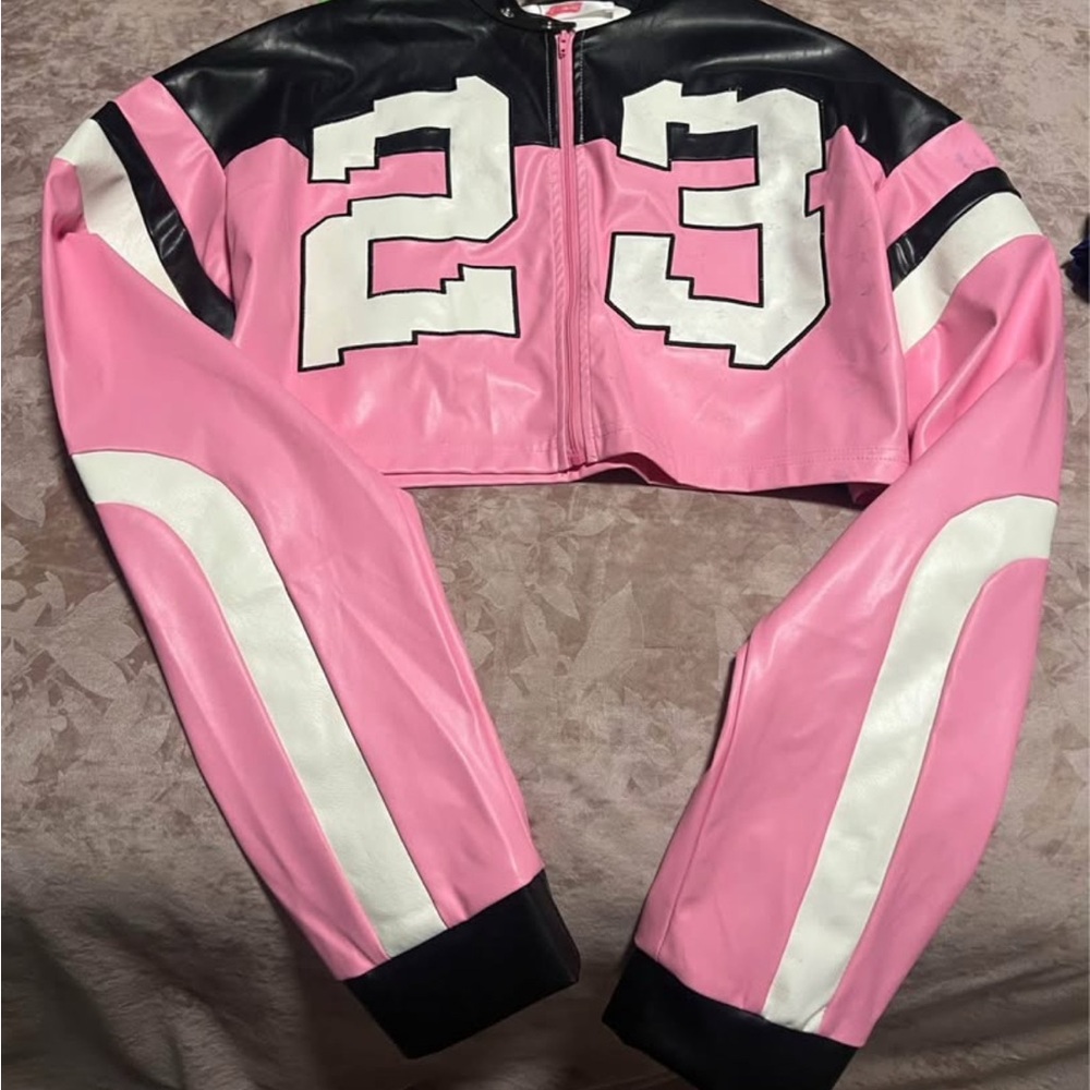 New short pink jacket size Large (has some small stains 2 and 3 pic)